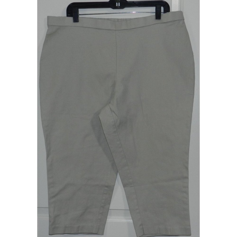 Courtney size 16 stretch blend khaki capris plus size women's smooth fit